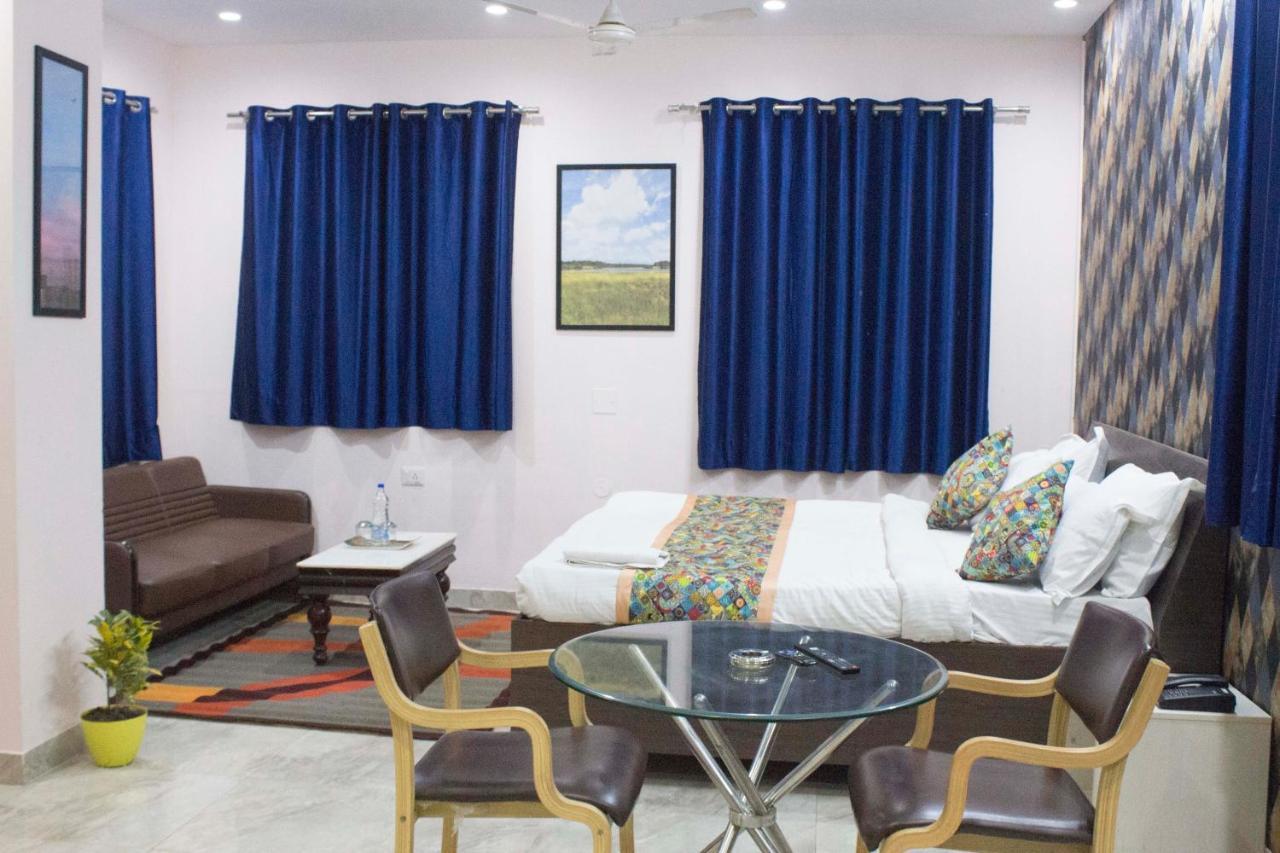 Jsb Hotel Фаридабад Екстериор снимка