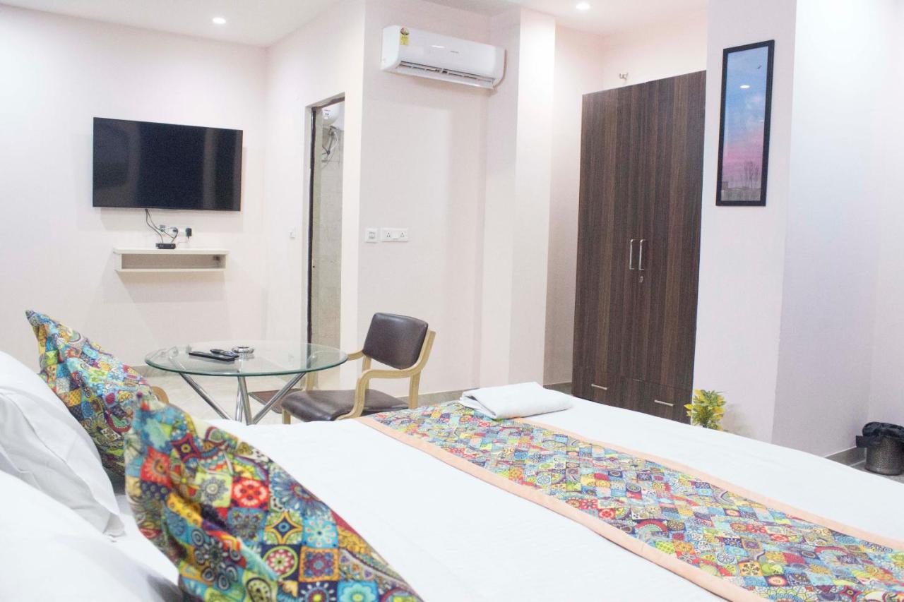Jsb Hotel Фаридабад Екстериор снимка
