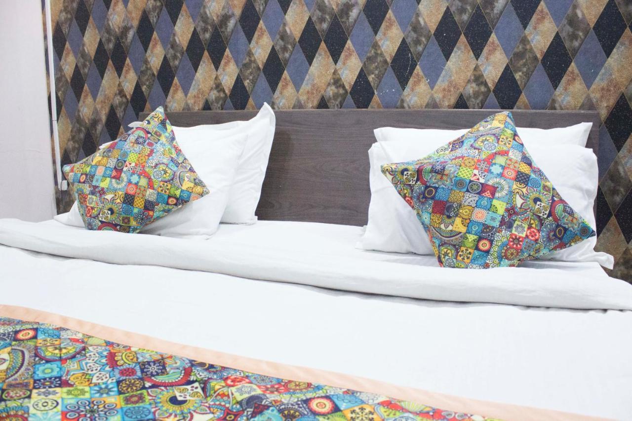 Jsb Hotel Фаридабад Екстериор снимка