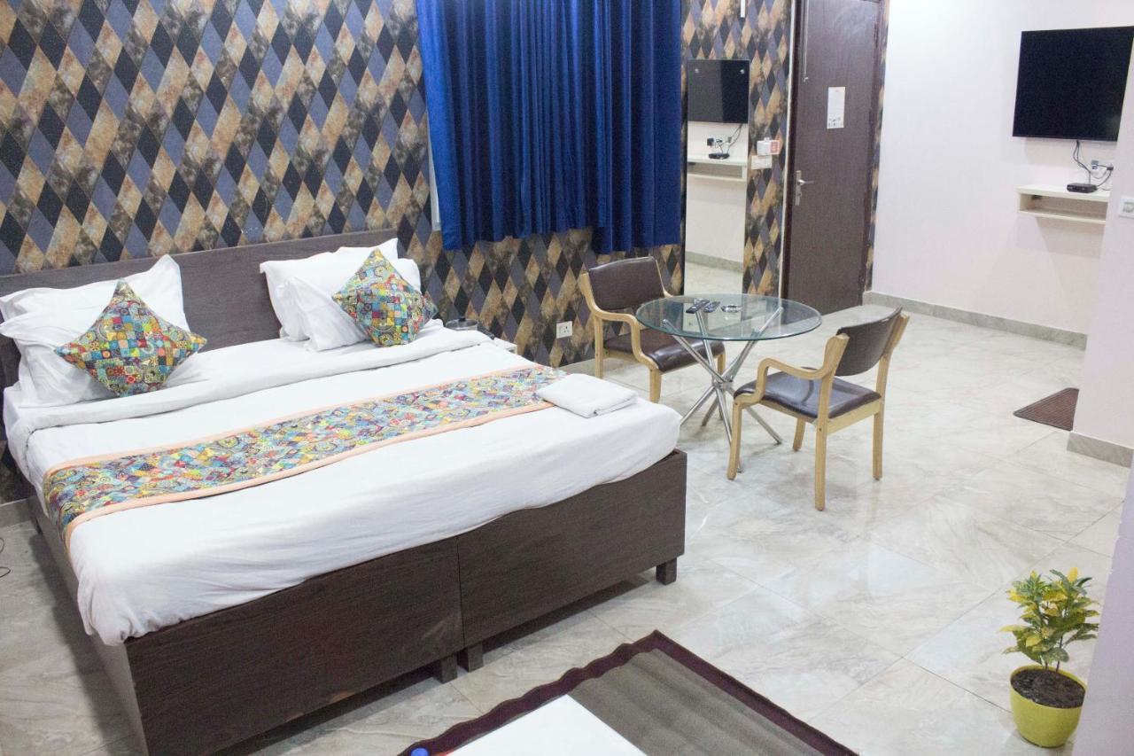 Jsb Hotel Фаридабад Екстериор снимка
