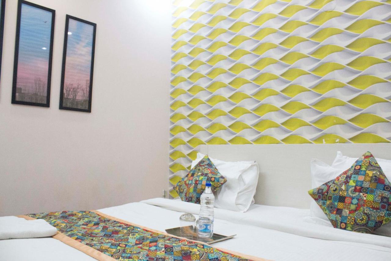 Jsb Hotel Фаридабад Екстериор снимка