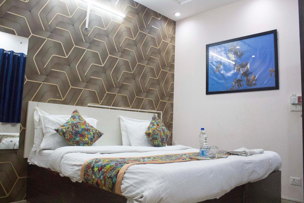 Jsb Hotel Фаридабад Екстериор снимка