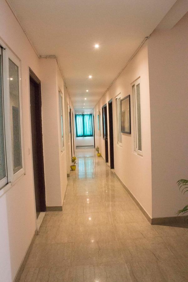 Jsb Hotel Фаридабад Екстериор снимка