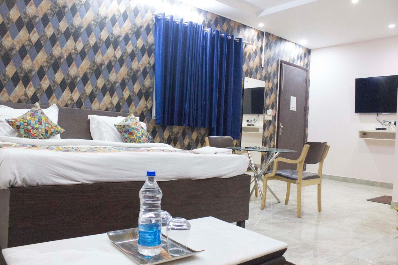 Jsb Hotel Фаридабад Екстериор снимка