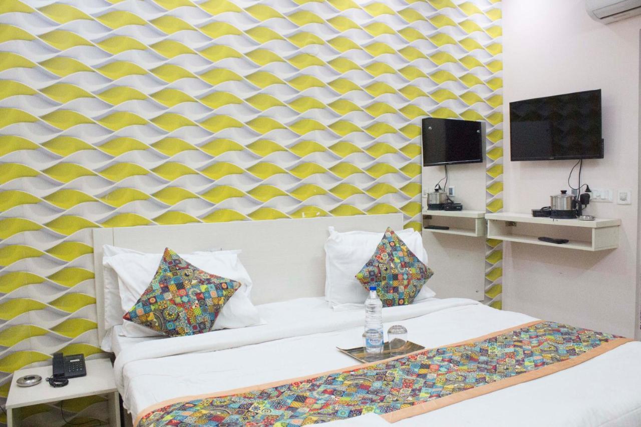 Jsb Hotel Фаридабад Екстериор снимка
