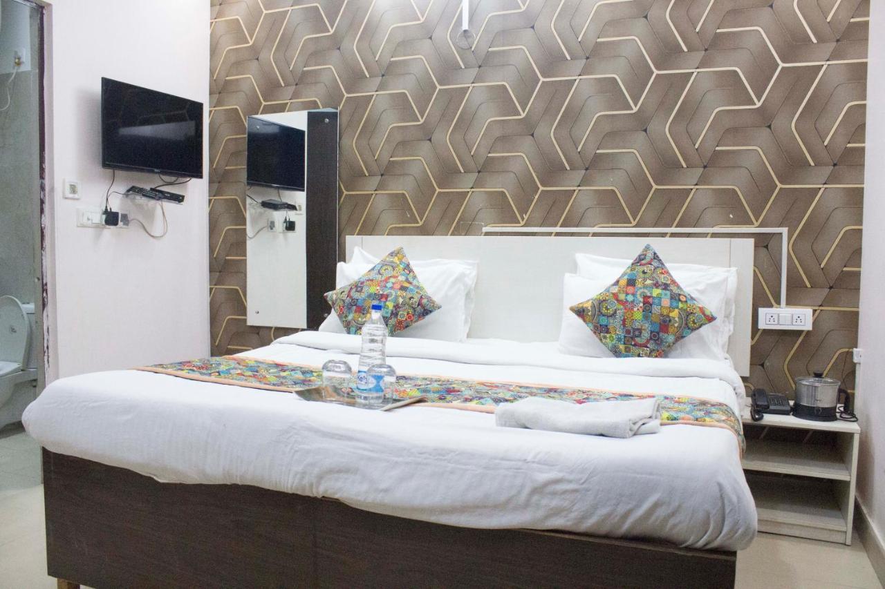 Jsb Hotel Фаридабад Екстериор снимка