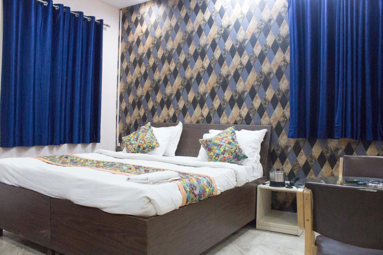 Jsb Hotel Фаридабад Екстериор снимка
